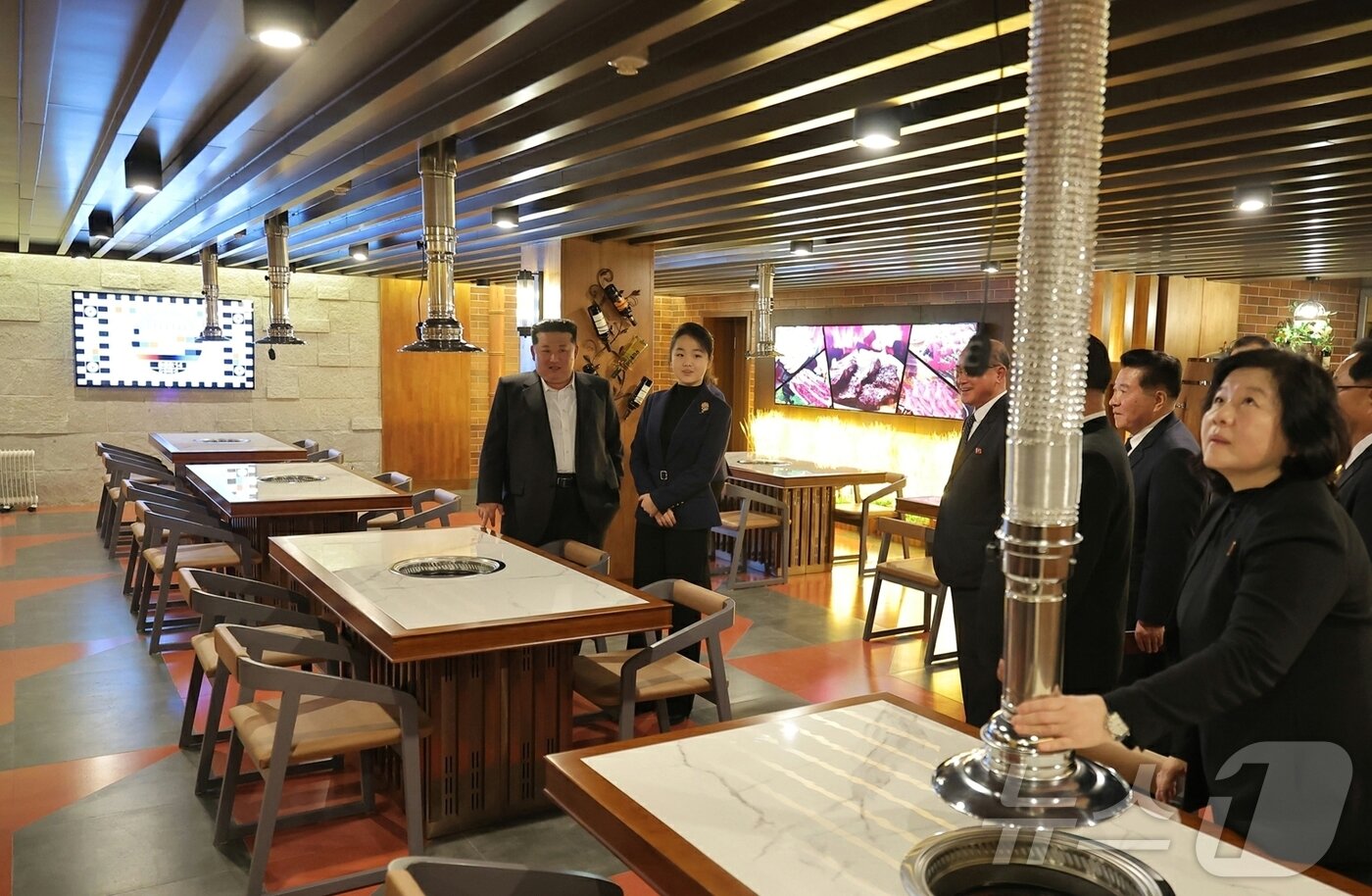 본문 이미지 - (평양 노동신문=뉴스1) = 북한 노동당 기관지 노동신문은 23일 "우리나라 북부 산간도시의 전형으로, 특색 있는 사계절 산악관광지로 자기의 매력적인 모습을 더욱 일신해가는 삼지연시에 현대적인 호텔들이 새로 일떠서 준공했다"라고 보도했다. [국내에서만 사용가능. 재배포 금지. DB 금지. For Use Only in the Republic of Korea. Redistribution Prohibited] rodongphoto@news1.kr