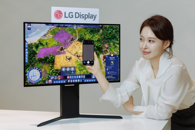 LGD, CES서 세계 최초 240㎐ RGB 스트라이프 OLED 패널 공개