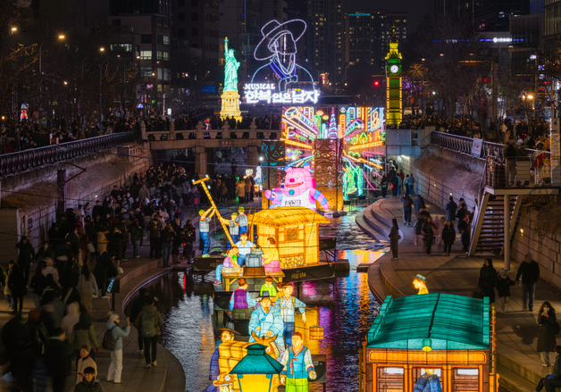 487만 찾은 '빛의 향연'…31일 보신각·광화문·DDP 새해 카운트다운