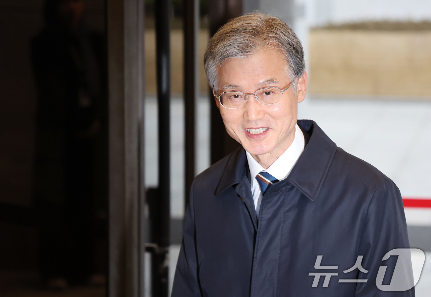 (서울=뉴스1) 장수영 기자 = 조희대 대법원장이 23일 오전 서울 서초구 대법원으로 출근하며 취재진 질문에 답변하고 있다. 2025.12.23/뉴스1