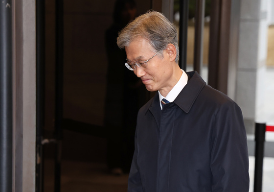 출근하는 조희대 대법원장