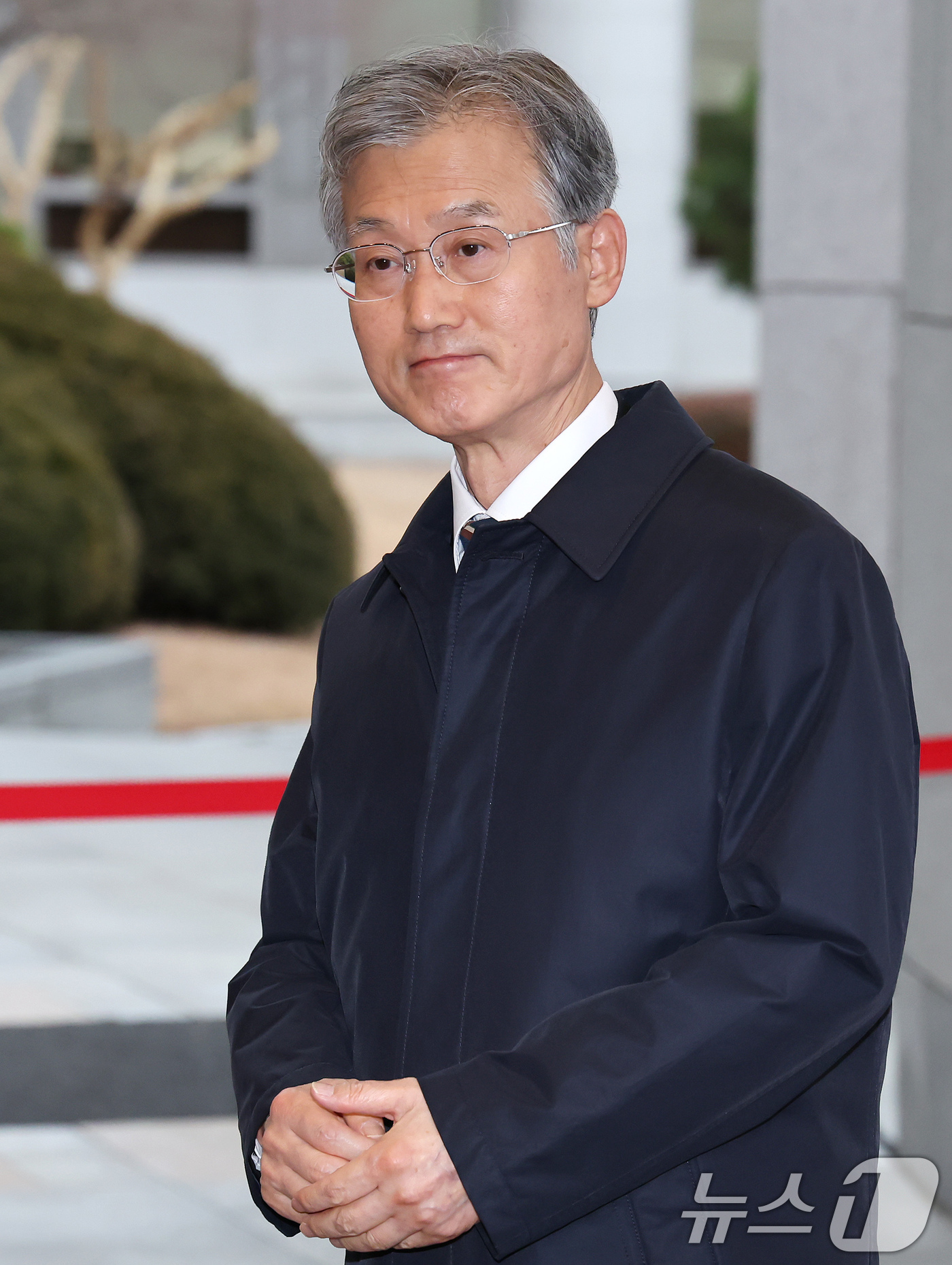 (서울=뉴스1) 장수영 기자 = 조희대 대법원장이 23일 오전 서울 서초구 대법원으로 출근하고 있다. 2025.12.23/뉴스1