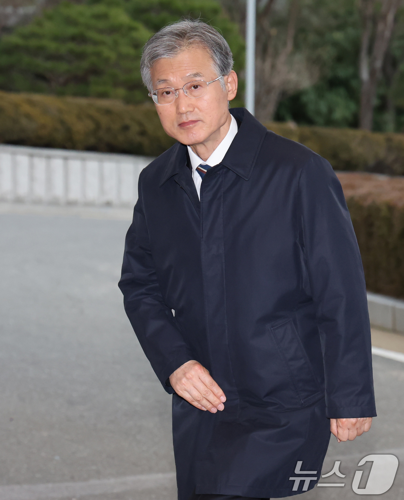 (서울=뉴스1) 장수영 기자 = 조희대 대법원장이 23일 오전 서울 서초구 대법원으로 출근하고 있다. 2025.12.23/뉴스1