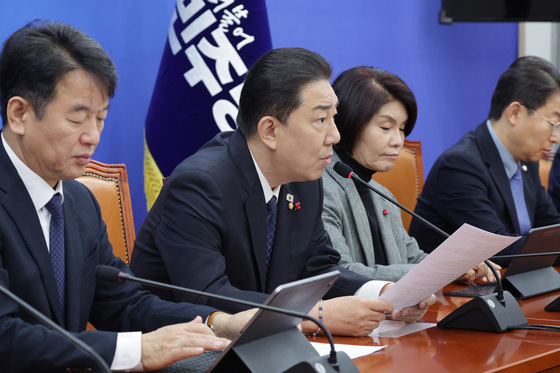 원내대책회의 주재하는 김병기 원내대표