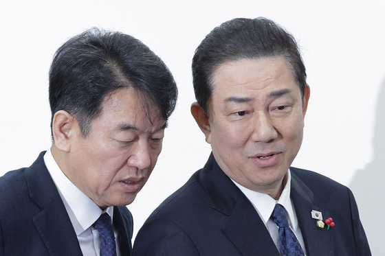 머리 맞댄 김병기·문진석