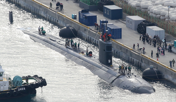 부산 입항한 美 핵잠수함
