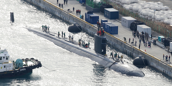 미 핵추진 잠수함 '그린빌함' 부산 입항