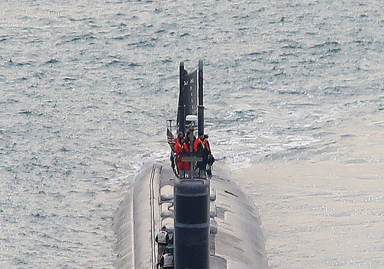 미 핵추진 잠수함 '그린빌함' 부산 입항