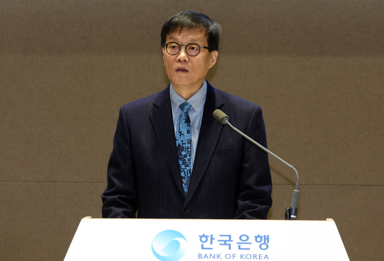 이창용 한은 총재, 외부포상 수상자 격려