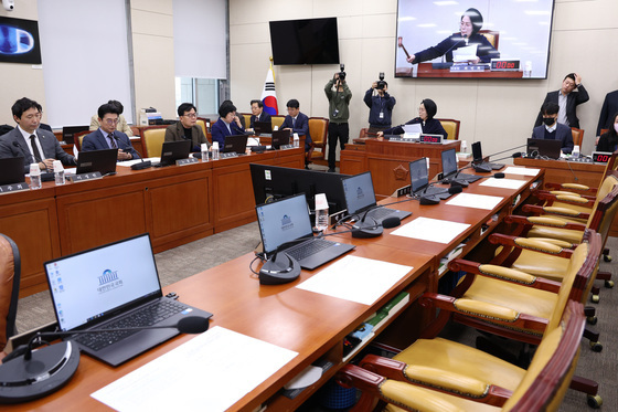 野 불참 속 통과되는 쿠팡 청문회 채택의 건