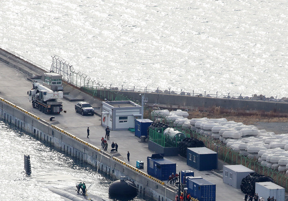 부산작전기지 입항한 미 핵잠수함