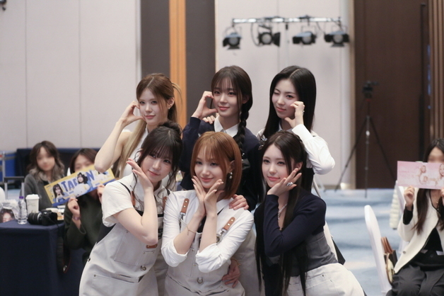 이프아이, 데뷔 첫 해외 팬사인회 성료…상하이 팬들과 만남