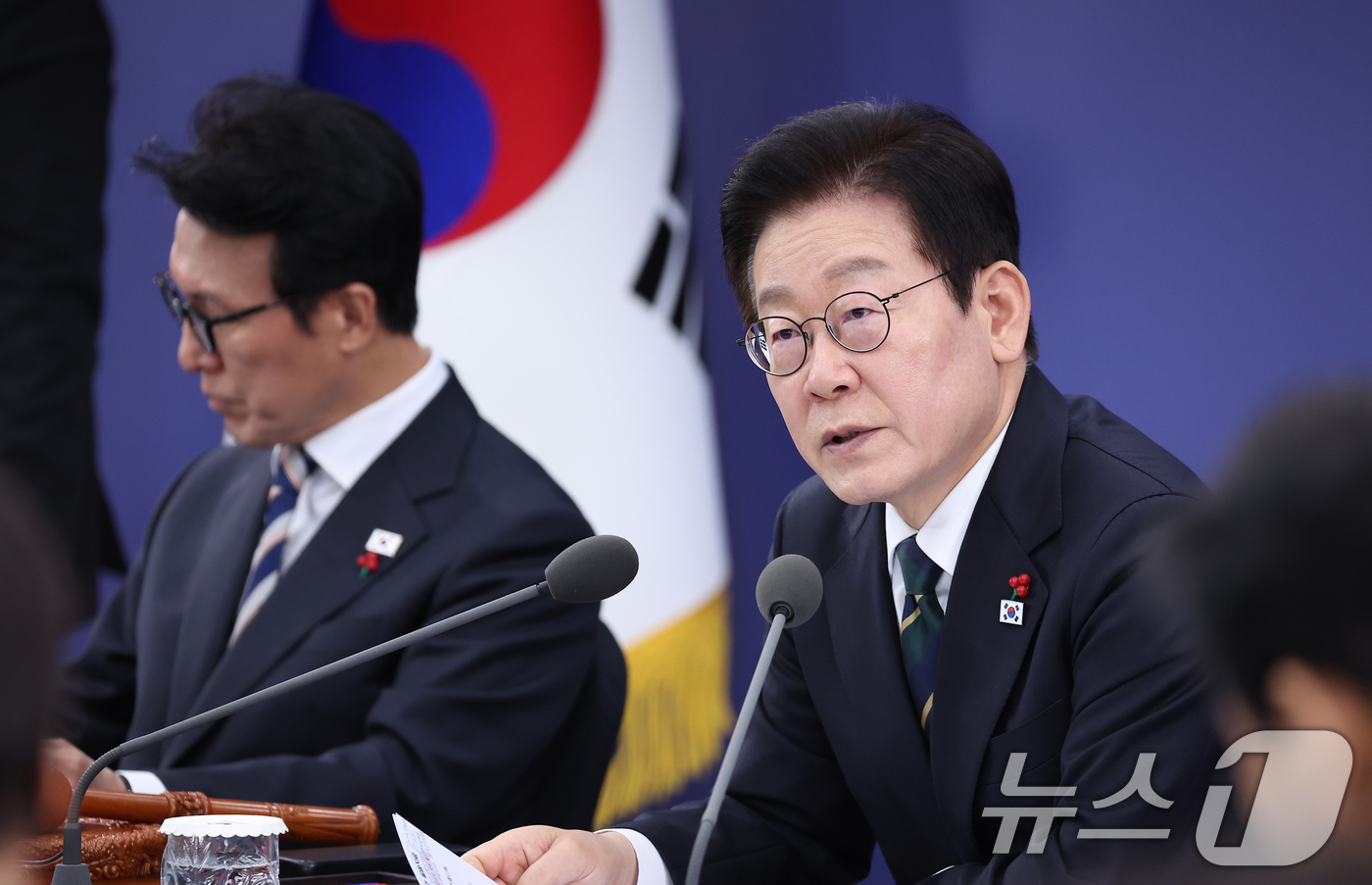 (부산=뉴스1) 이재명 기자 = 이재명 대통령이 23일 부산 동구 해양수산부 청사에서 열린 국무회의에서 발언하고 있다. (대통령실통신사진기자단) 2025.12.23/뉴스1