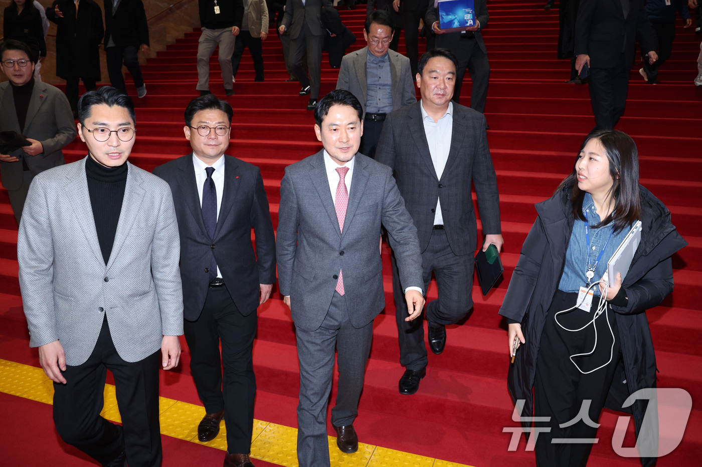 (서울=뉴스1) 신웅수 기자 = 장동혁 국민의힘 대표가 23일 서울 여의도 국회에서 열린 제430회국회(임시회) 제2차 본회의에서 '12·3 윤석열 비상계엄 등에 대한 전담재판부 …