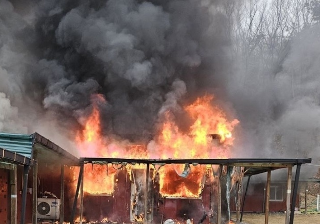 이천 마장면 단독주택 화재…소방 진화 중