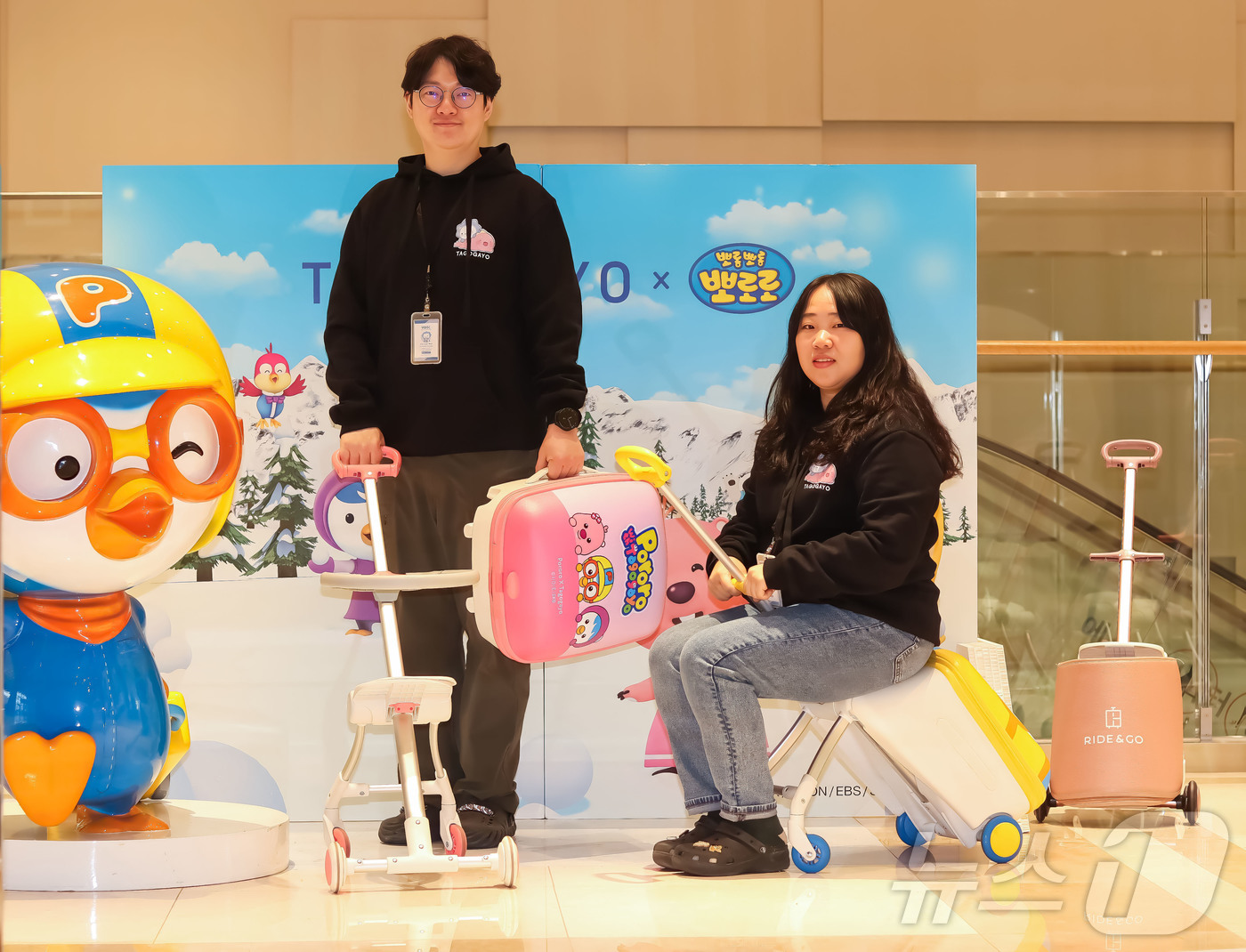 (대전=뉴스1) 이동원 기자 = 대전신세계 Art&Science는 오는 28일까지 백화점 2층 중앙행사장에서 승용캐리어 브랜드 ‘타고가요’ 팝업스토어를 운영한다.이번 팝업에서는 타 …