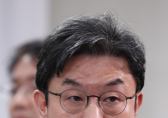 발언하는 이억원 금융위원장