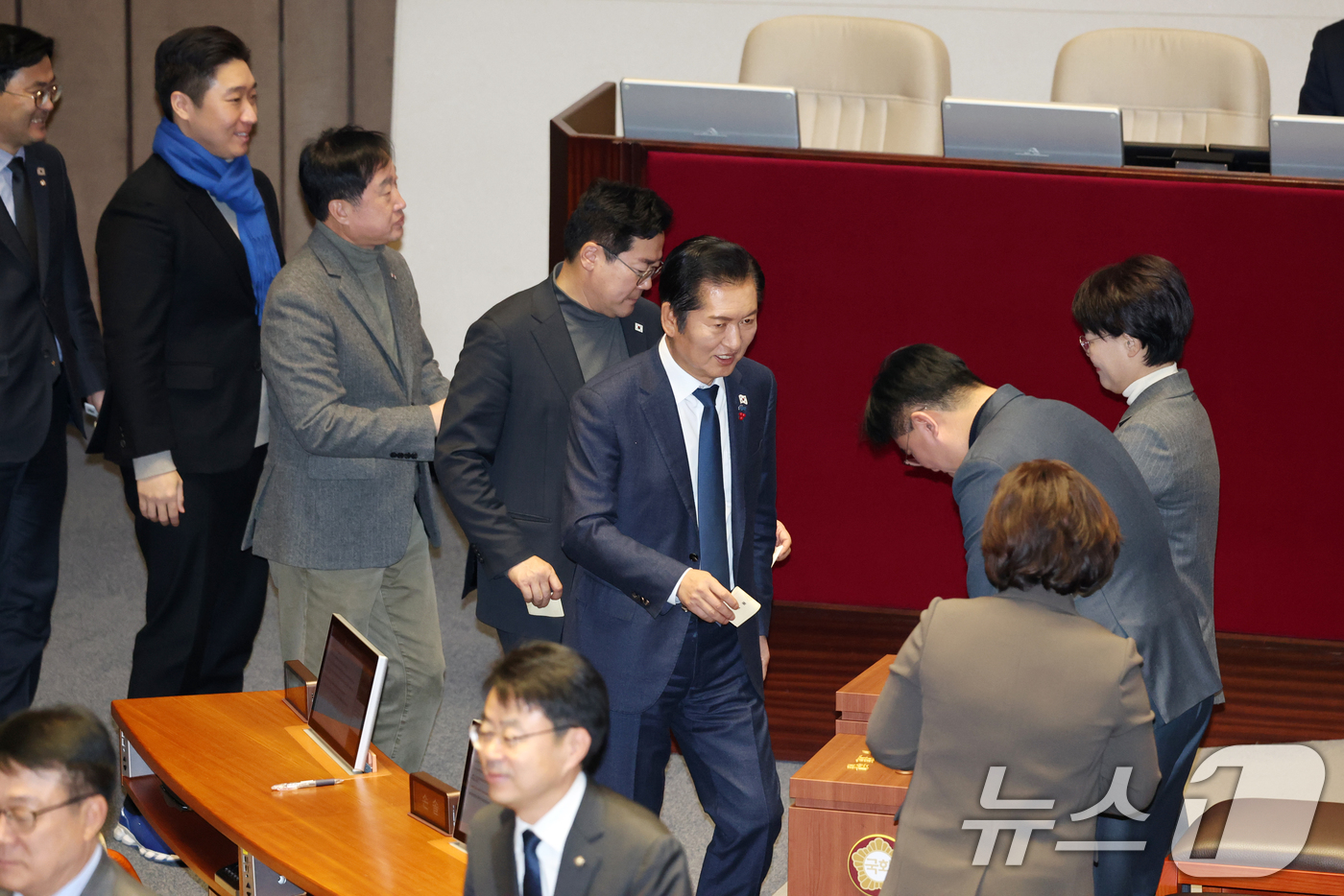 (서울=뉴스1) 이승배 기자 = 정청래 더불어민주당 대표가 23일 서울 여의도 국회에서 열린 제430회국회(임시회) 제2차 본회의에서 12·3 윤석열 비상계엄 등에 대한 전담재판부 …