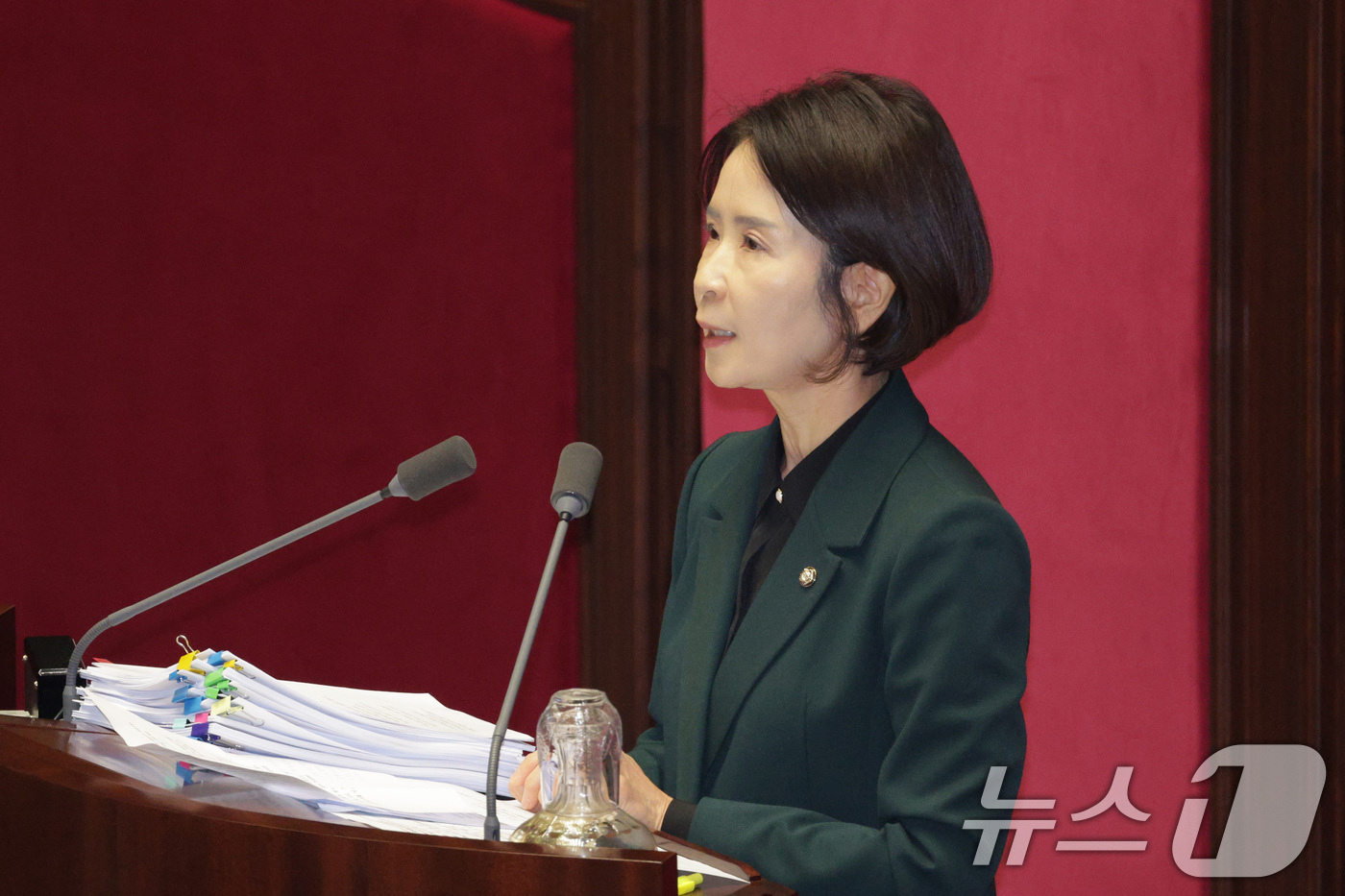 (서울=뉴스1) 신웅수 기자 = 최수진 국민의힘 의원이 23일 서울 여의도 국회에서 열린 제430회국회(임시회) 제2차 본회의에서 정보통신망 이용촉진 및 정보보호 등에 관한 법률 …