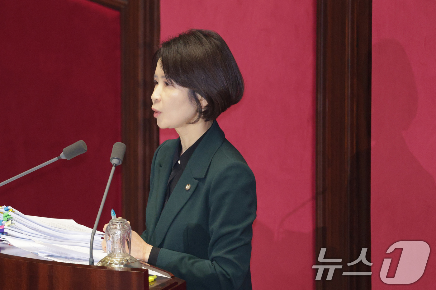 (서울=뉴스1) 신웅수 기자 = 최수진 국민의힘 의원이 23일 서울 여의도 국회에서 열린 제430회국회(임시회) 제2차 본회의에서 정보통신망 이용촉진 및 정보보호 등에 관한 법률 …