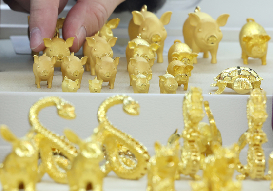 금값 4400달러 넘으며 최고치