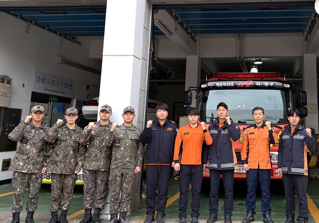 갑자기 의식 잃고 쓰러진 행인…외박 나온 군인들이 생명 구했다