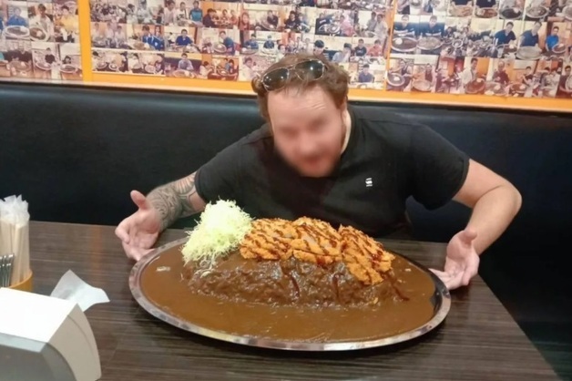 14kg 카레먹기 성공해 상금 140만원…알고보니 다 안먹고 숨겨