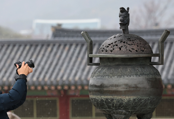 '왕실의 위엄' 경복궁 근정전 향로 복원