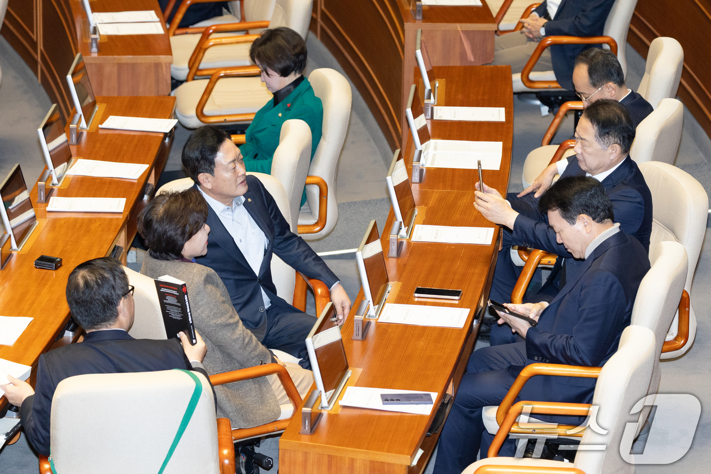 (서울=뉴스1) 이승배 기자 = 23일 서울 여의도 국회에서 열린 제430회국회(임시회) 제2차 본회의에서 장동혁 국민의힘 대표가 12·3 윤석열 비상계엄 등에 대한 전담재판부 설 …