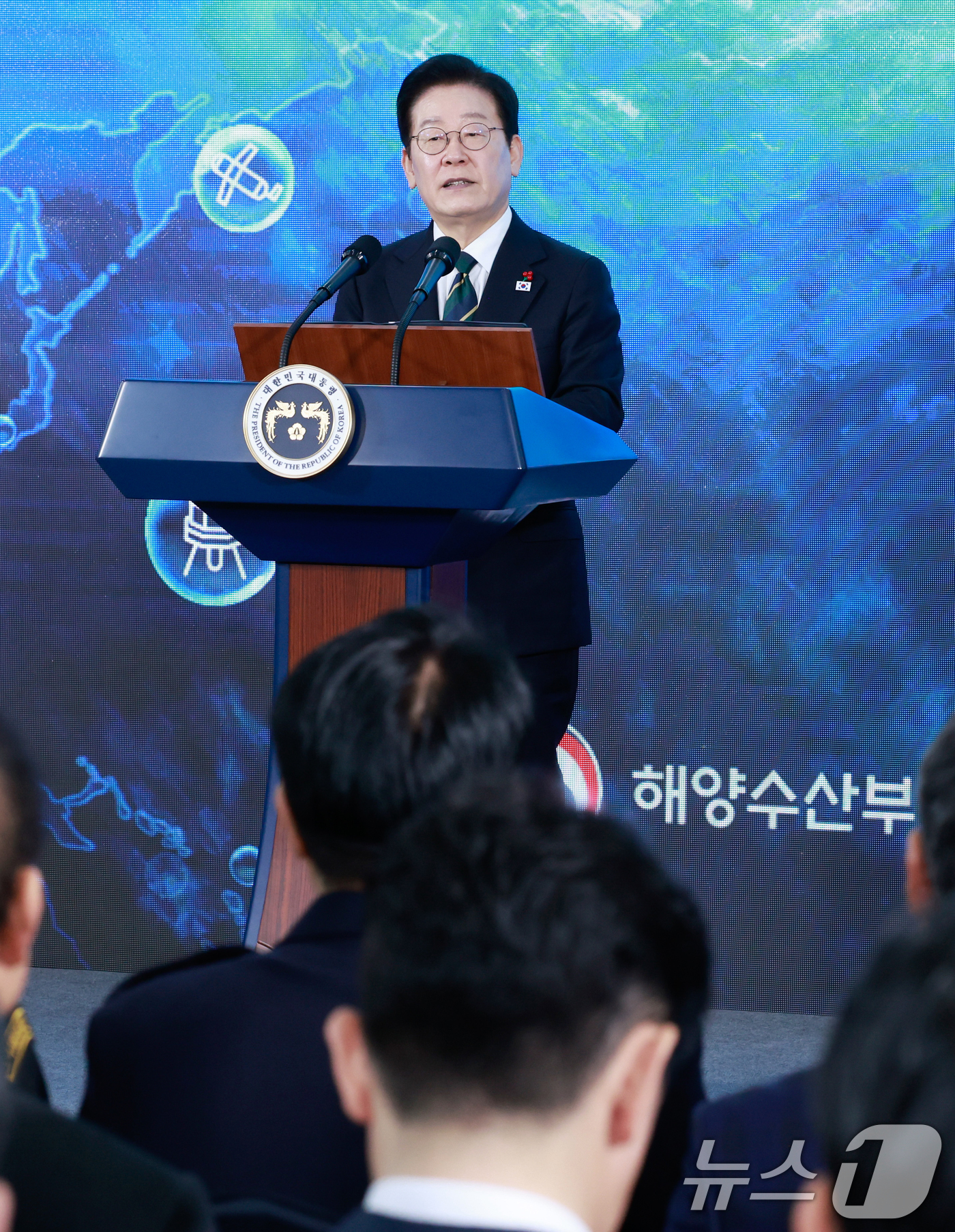 (부산=뉴스1) 허경 기자 = 이재명 대통령이 23일 부산 동구 해양수산부 청사에서 열린 개청식에서 축사를 하고 있다. (대통령실통신사진기자단) 2025.12.23/뉴스1