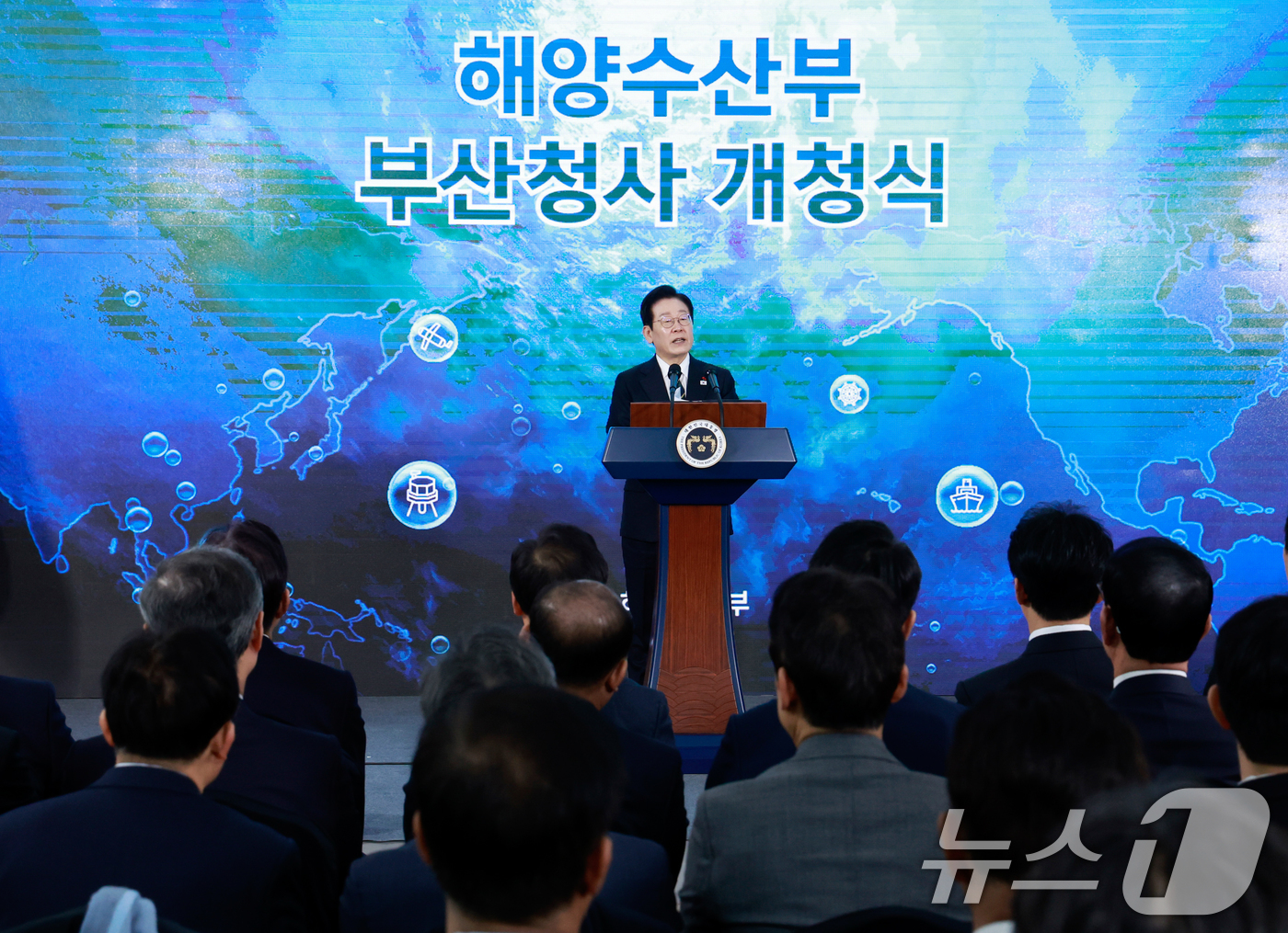 (부산=뉴스1) 허경 기자 = 이재명 대통령이 23일 부산 동구 해양수산부 청사에서 열린 개청식에서 발언하고 있다. (대통령실통신사진기자단) 2025.12.23/뉴스1