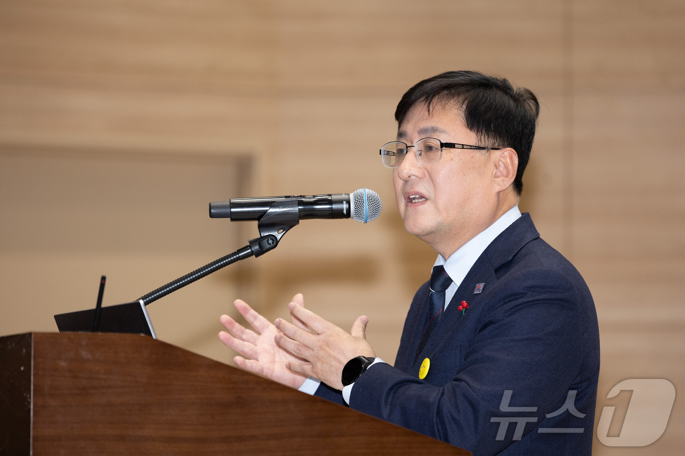 (서울=뉴스1) = 김성환 기후에너지환경부장관이 23일 서울 여의도 국회 의원회관에서 열린 ‘탈플라스틱 종합대책 대국민 토론회’에 참석해 인사말을 하고 있다. (기후에너지환경부 제 …