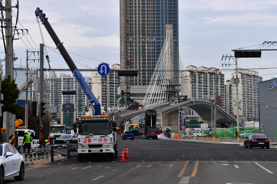 해넘기는 해오름대교 공사