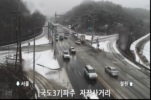 군용차 전복, 9중 추돌…경기 파주·연천 기습 폭설로 사고 잇따라(종합)