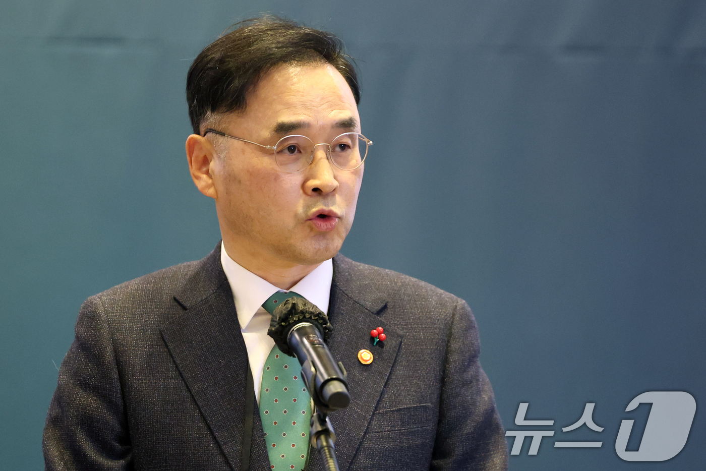 (서울=뉴스1) 황기선 기자 = 차정인 국가교육위원회 위원장이 23일 오후 서울 영등포구 여의도 FKI타워에서 열린 '취임 100일 기념 운영보고회'에서 기조발언을 하고 있다. …