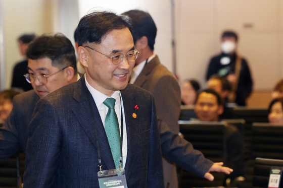 운영보고회 참석하는 차정인 국교위원장