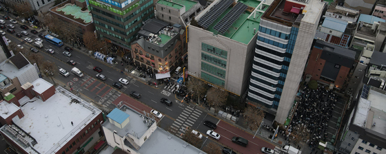 딸기시루 출시 첫 날 성심당 인파