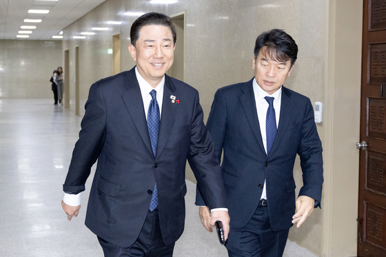 여야 원내대표 회동 나서는 김병기·문진석