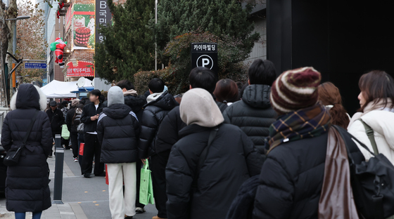 크리스마스 앞두고 성심당 인파