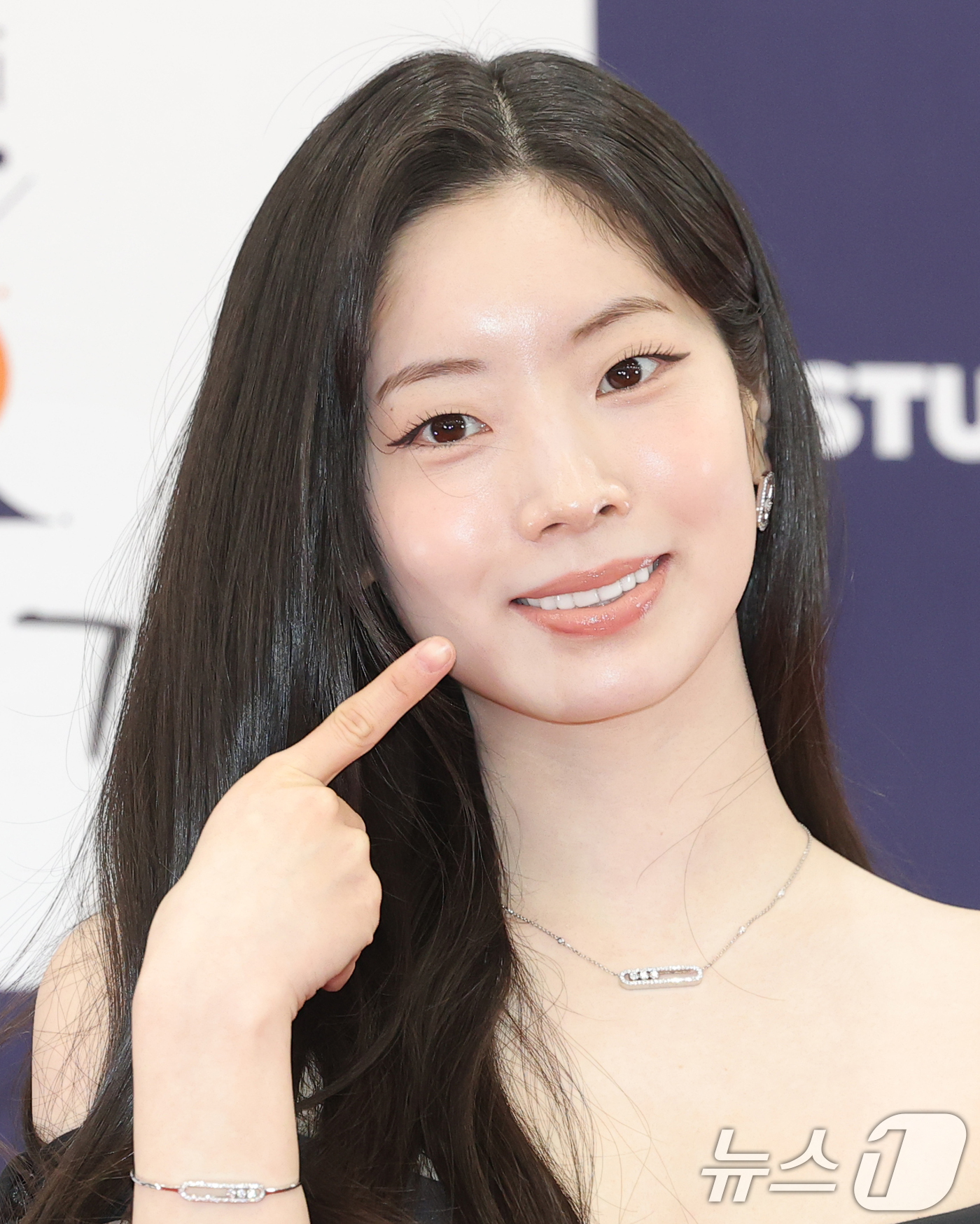 (서울=뉴스1) 권현진 기자 = 트와이스 다현이 23일 서울 강남구 건설회관에서 열린 ‘제29회 춘사국제영화제’ 레드카펫 행사에 참석해 포즈를 취하고 있다. 2025.12.23/뉴 …