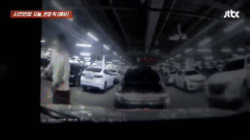 카트로 남의 차 막더니 "나도 기다렸어요" 그대로 빠져나간 남성[영상]