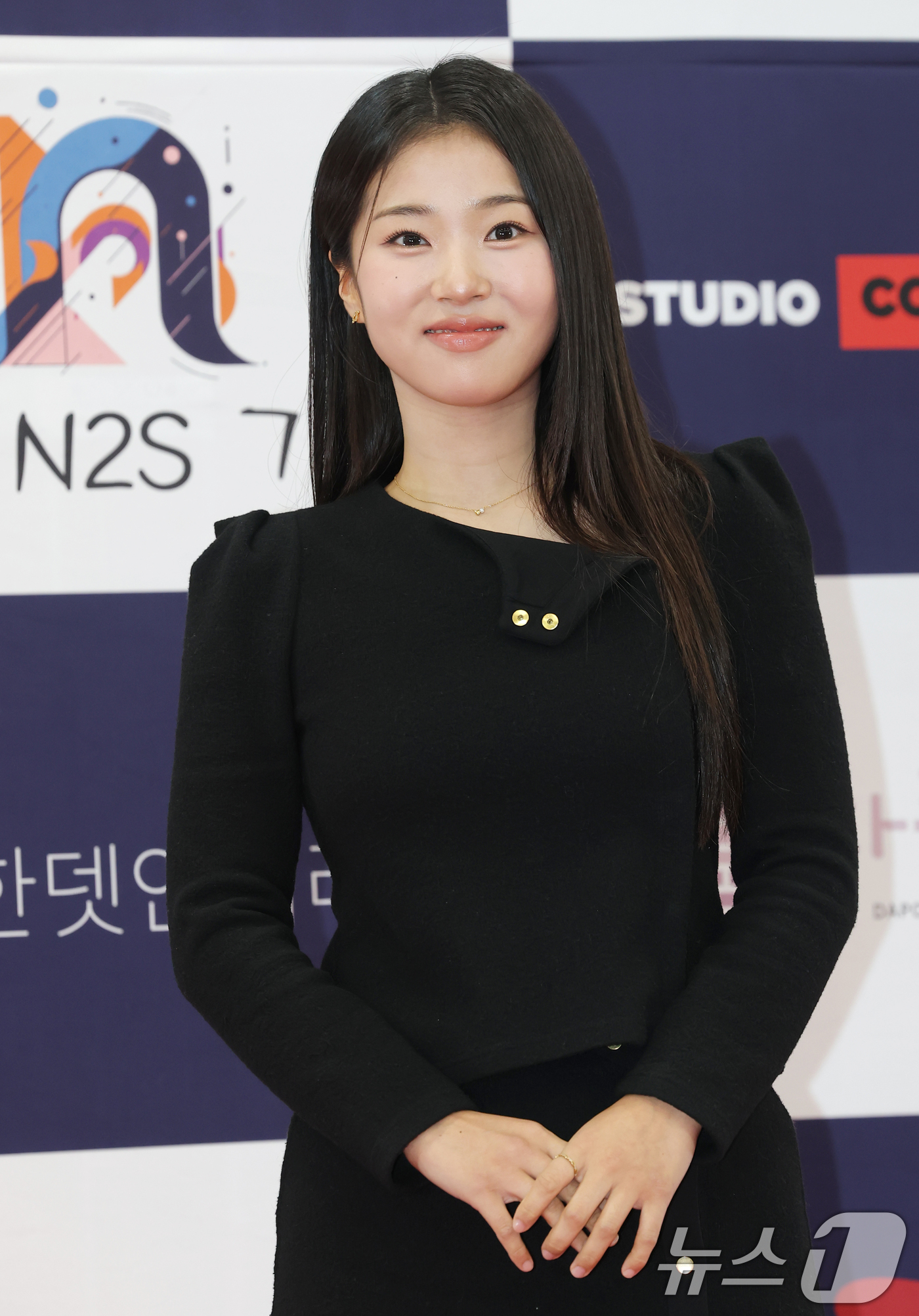 (서울=뉴스1) 권현진 기자 = 배우 서수빈이 23일 서울 강남구 건설회관에서 열린 ‘제29회 춘사국제영화제’ 레드카펫 행사에 참석해 포즈를 취하고 있다. 2025.12.23/뉴스 …