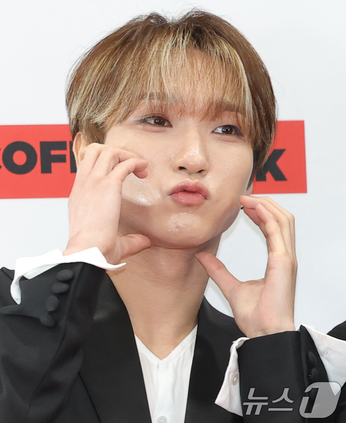 (서울=뉴스1) 권현진 기자 = 다크비 유쿠가 23일 서울 강남구 건설회관에서 열린 ‘제29회 춘사국제영화제’ 레드카펫 행사에 참석해 포즈를 취하고 있다. 2025.12.23/뉴스 …