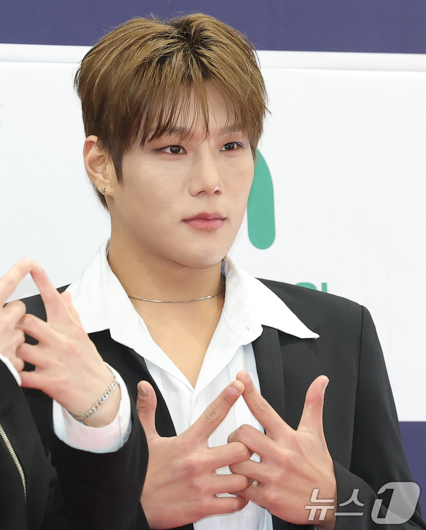 (서울=뉴스1) 권현진 기자 = 다크비 준서가 23일 서울 강남구 건설회관에서 열린 ‘제29회 춘사국제영화제’ 레드카펫 행사에 참석해 포즈를 취하고 있다. 2025.12.23/뉴스 …