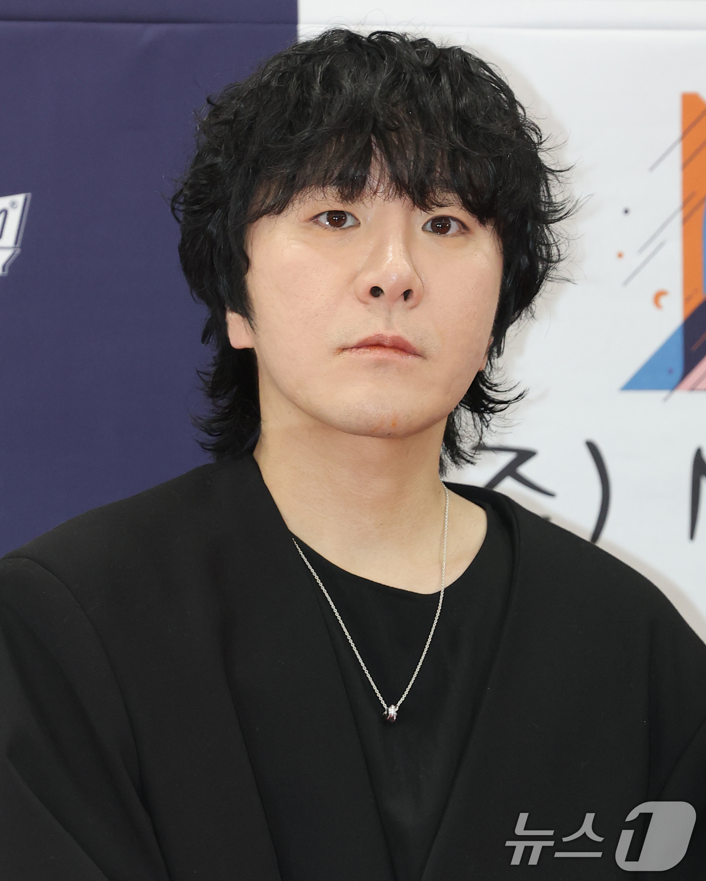 (서울=뉴스1) 권현진 기자 = 변성현 감독이 23일 서울 강남구 건설회관에서 열린 ‘제29회 춘사국제영화제’ 레드카펫 행사에 참석해 포즈를 취하고 있다. 2025.12.23/뉴스 …