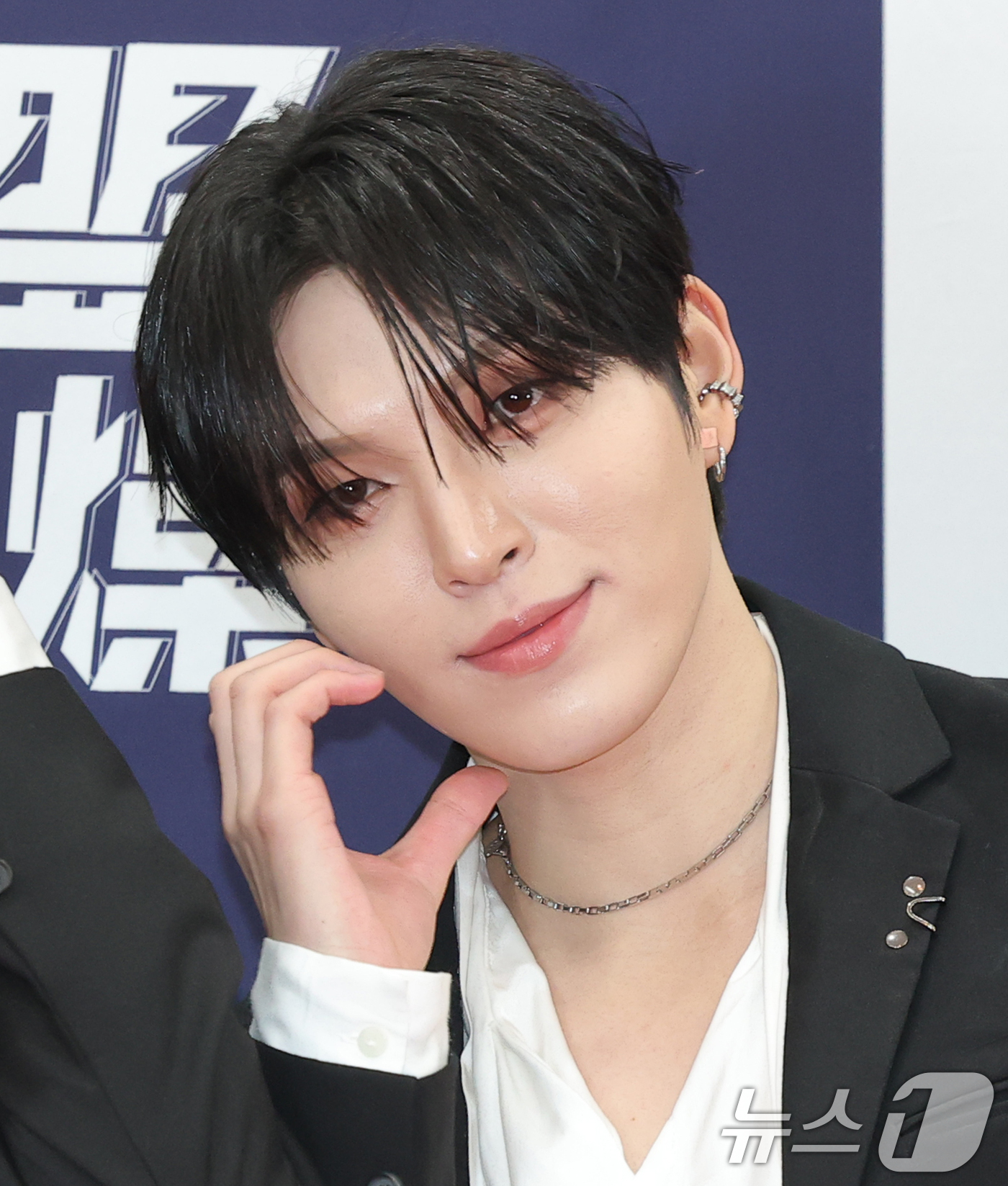 (서울=뉴스1) 권현진 기자 = 그룹 다크비 희찬이 23일 서울 강남구 건설회관에서 열린 ‘제29회 춘사국제영화제’ 레드카펫 행사에 참석해 포즈를 취하고 있다. 2025.12.23 …