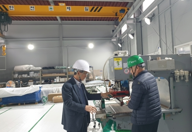 이경원 강원조달청장, 원주 티원㈜ 방문…기업 현장 목소리 청취