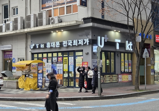 휴대전화 개통 얼굴인증 첫날…대리점마다 "아직 안 해도 돼요"