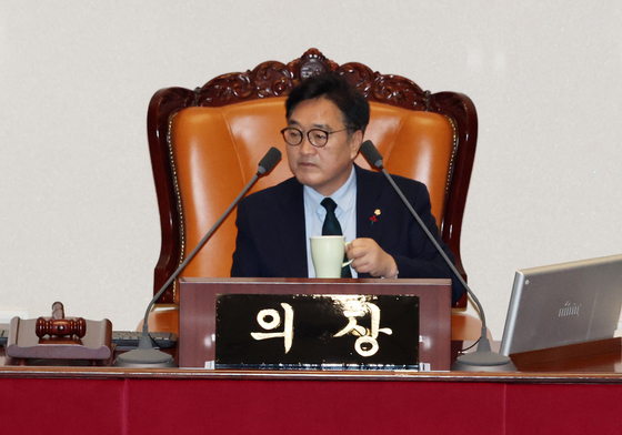 무제한 토론 이어가는 최수진 의원