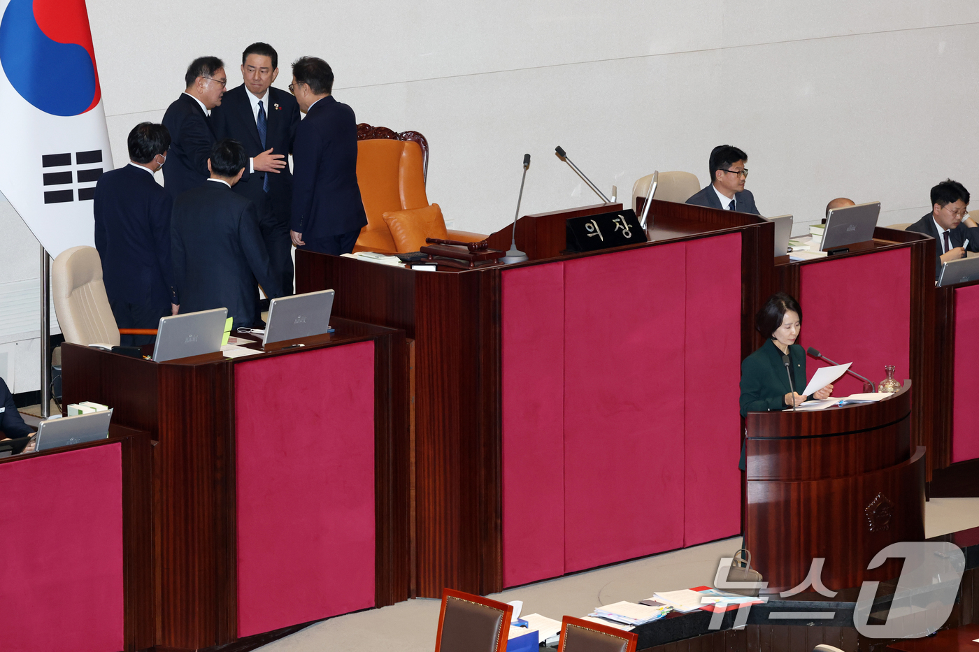 (서울=뉴스1) 이승배 기자 = 23일 오후 서울 여의도 국회에서 열린 제430회국회(임시회) 제2차 본회의에서 최수진 국민의힘 의원이 정보통신망 이용촉진 및 정보보호 등에 관한 …